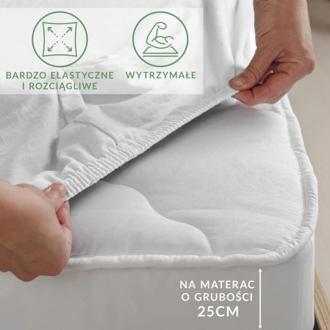 Prześcieradło jersey z elastanem w kolorze białym, rozłożone na materacu, z widoczną gumką zapewniającą stabilność. Ujęcie z boku, pokazujące detale faktury materiału oraz elastyczność. Informacje graficzne na górze: bardzo elastyczne i wytrzymałe.