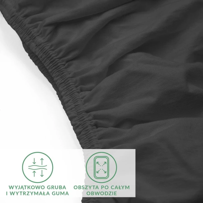Czarne prześcieradło jersey z elastanem o rozmiarze 140x200, widok zbliżeniowy na nadmiar materiału oraz gumkę obwodową, która jest wyjątkowo gruba i wytrzymała, zapewniając lepsze dopasowanie. Dodatkowe informacje o obwodzie umieszczone na białym tle.