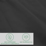 Prześcieradło jersey z elastanem w kolorze czarnym, rozmiar 140x200, leżące na gładkiej powierzchni. Widoczne ikonki informacyjne: bez domieszek sztucznych substancji oraz nie pilinguje się. Materiał matowy, elastyczny, bez wzorów.