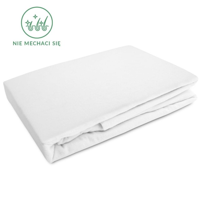 Prześcieradło flanelowe z gumką w kolorze białym, o wymiarach 200x220 cm, złożone na gładkim tle. Materiał o miękkiej, teksturowanej fakturze, z widocznymi brzegami i elastyczną gumką. Produkt nowy, gotowy do użycia.
