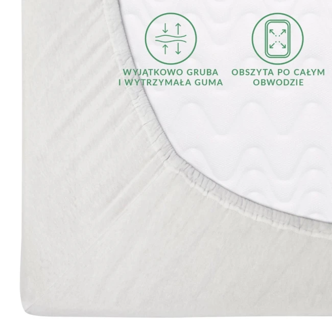 Prześcieradło flanelowe w kolorze kremowym, z gumką, rozmiar 90x200 cm. Zbliżenie na detale, widoczna gruba guma obwodowa oraz struktura materiału. Tło jasne, minimalne. Produkt leżący, podkreślający jego elastyczność i dopasowanie do materaca.