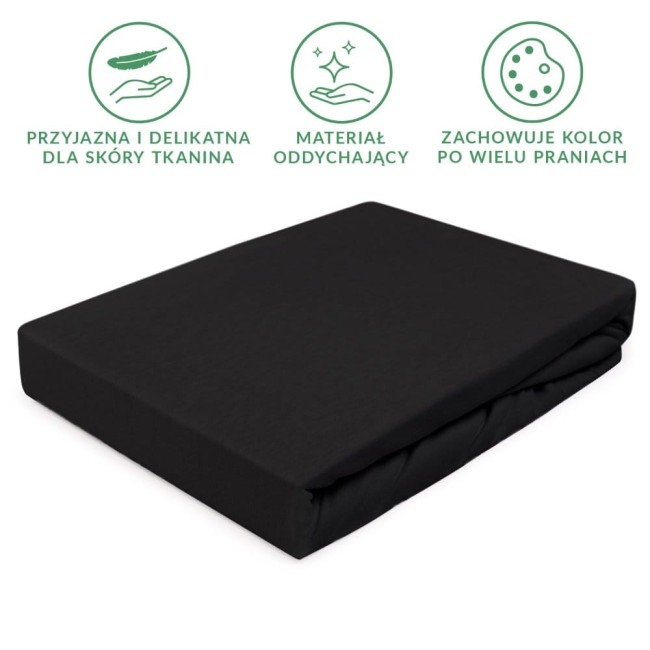 Prześcieradło jersey z gumką w kolorze czarnym, rozmiar 200x220 cm, leżące na białym tle. Widoczna gładka faktura materiału, zapewniającego oddychalność. Produkt złożony, bez widocznych dekoracji czy napisów.