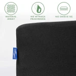 Prześcieradło jersey z gumką 160x200 cm w kolorze czarnym, leżące na białym tle. Widoczne detale to niebieska metka oraz symbole informujące o materiałach, mówiące że nie wymaga prasowania i nie gniecie się.