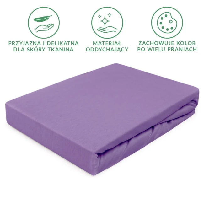 Prześcieradło jersey z gumką w kolorze jasnego fioletu, rozmiar 200x220 cm. Przedstawione z boku, leżące na gładkiej powierzchni. Materiał oddychający, z gładką fakturą, dopasowane do materaca, bez widocznych napisów i dekoracji.
