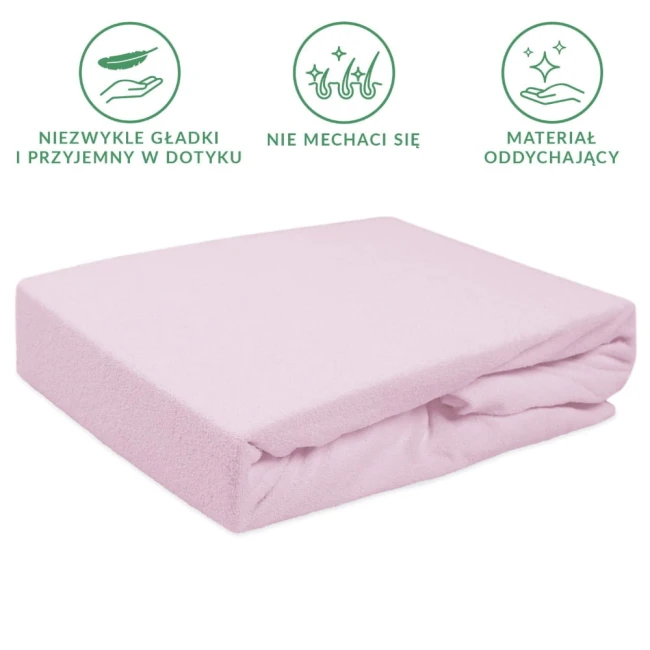 Prześcieradło frotte z gumką 90x200 w kolorze wrzosowym, leżące na białym tle, z widoczną teksturą materiału. Ujęcie z boku, pokazujące zwinięty brzeg. Produkt wykonany z oddychającego materiału, odporny na mechacenie.