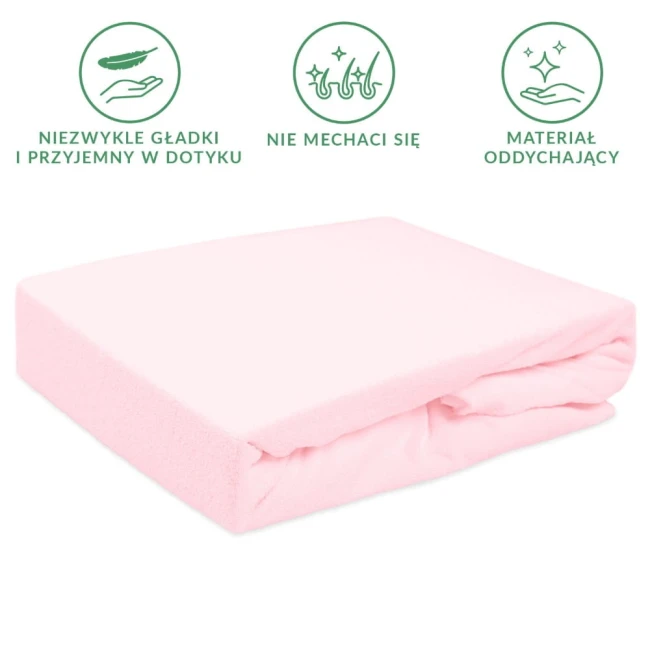 Prześcieradło frotte z gumką w kolorze róż kwarcowy, o wymiarach 140x200 cm, leży na stół w pozycji złożonej. Materiał jest teksturowany, miękki i przyjemny w dotyku, z widoczną gładką powierzchnią. Brak dodatkowych elementów lub wzorów.