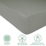 Prześcieradło frotte z gumką w kolorze szarym, rozmiar 160x200 cm, leżące poziomo. Zbliżenie na fakturę materiału, z nagruntowaniem widocznym w postaci delikatnych włókien. Na obrazie symbole przedstawiające skład materiału oraz wzór tkaniny.