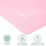 Prześcieradło frotte z gumką w kolorze jasnego różu, o wymiarach 180x200 cm. Widok z boku ukazuje gładką, teksturowaną powierzchnię materiału, z wyraźnym fleksem frotte.