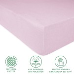 Prześcieradło frotte 180x200 w kolorze wrzosu, leżące na boku, z gumką. Wykonane z 82% bawełny i 18% poliestru, o wysokiej gramaturze 155 g/m². Gładka faktura, bez widocznych napisów czy logo. Tło jednolite, pastelowe.