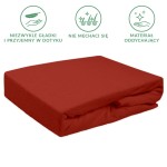 Prześcieradło frotte z gumką w kolorze bordowym, rozmiar 200x220 cm, leżące na białym tle. Wykonane z oddychającego materiału, prezentuje się jako gładkie, nie mechacące się, z widoczną gumką na brzegach.
