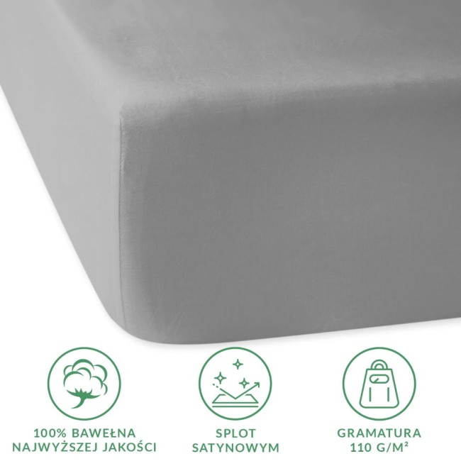 Prześcieradło satynowe z gumką w kolorze popielatym, wykonane z 100% bawełny, 90x200 cm. Widoczne wykończenie krawędzi oraz struktura materiału, leżące na gładkiej powierzchni. Wysoka jakość tkaniny z danym splotem satynowym.