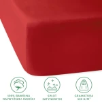 Prześcieradło satynowe z gumką 180x200 w kolorze czerwonym, widoczne z boku, w zbliżeniu na fakturę. Wykonane z 100% bawełny, o gramaturze 110 g/m², z elastyczną gumką zapewniającą stabilne dopasowanie. Tło białe.