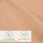 Prześcieradło jersey z elastanem 90x200 w kolorze różowym, leżące na płaskiej powierzchni, z widoczną teksturą tkaniny. U dołu umieszczono etykietę z informacjami o braku sztucznych substancji i właściwościach materiału.