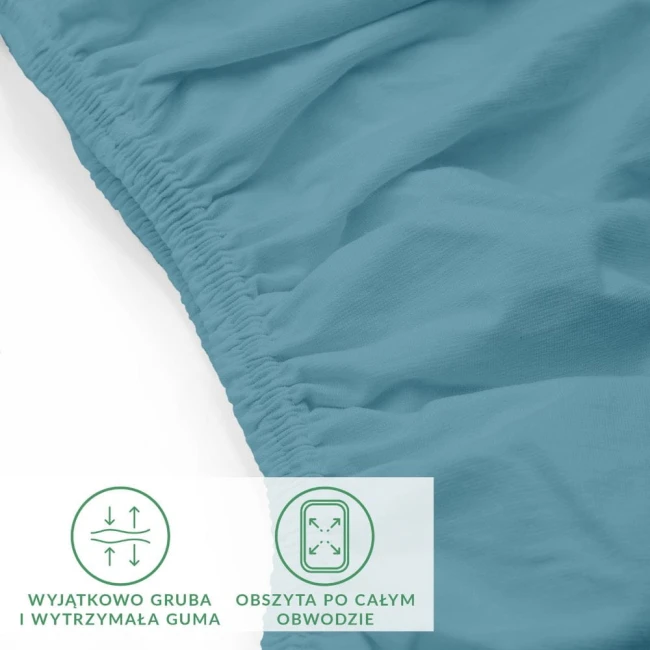 Prześcieradło jersey z elastanem w kolorze błękitnym, rozmiar 200x220 cm, leżące na białym tle. Widoczna gruba gumka obszyta po całym obwodzie, materiał o lekkiej fakturze, z delikatnym połyskiem.