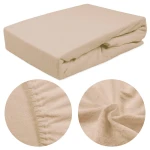 Prześcieradło frotte z gumką 200x220 w kolorze beżowym, leżące płasko. Widoczne detale: wzmocniona gumka na krawędzi i tekstura materiału w zbliżeniu. Otoczenie proste, na jednolitym tle, aby uwydatnić produkt.