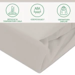 Ochronne prześcieradło z gumką w kolorze popielatym, rozmiar 70x140 cm, z materiału o gramaturze 140g/m². Ujęcie pokazuje złożone prześcieradło z bliska, z widocznymi znakami regulacji temperatury, oddychalności i gramatury.