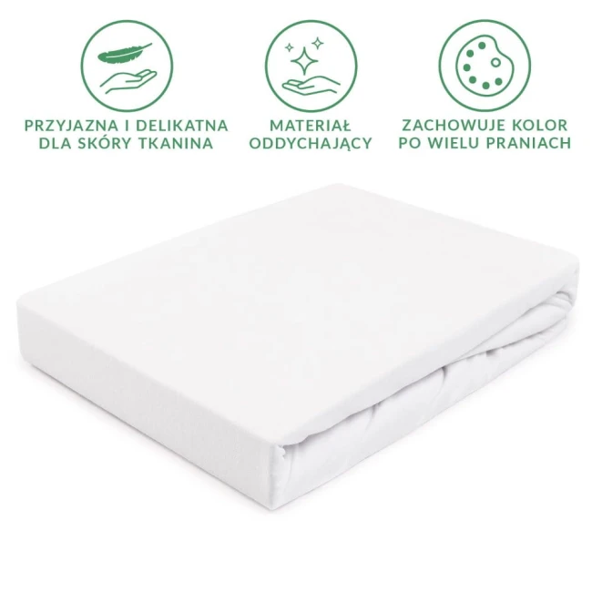 Prześcieradło jersey z gumką 90x200 w kolorze białym, leżące na płaskiej powierzchni. Materiał oddychający, gładka tekstura. Widoczne zagięcia na brzegach, które wskazują na elastyczną gumkę. Tło proste, biały kolor.