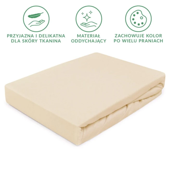 Prześcieradło jersey z gumką w kolorze jasnego beżu, rozmiar 200x220 cm. Materiał oddychający, przyjazny dla skóry. Złożone, leżące na białym tle, z zauważalną fakturą tkaniny.