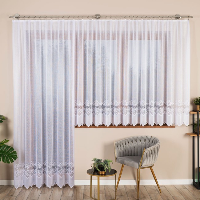  Delikatna gotowa firanka o wymiarach 200x250 cm 