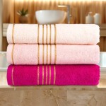 Komplet ręczników z bawełny w eco pudełku kolor różowy z bordiurą w złote paski 500 g/m2 TIWANO 2 kpl.