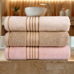 Komplet ręczników z bawełny w eco pudełku krem i ciemny turkus z bordiurą w złote paski 500 g/m2 TIWANO 4 kpl.