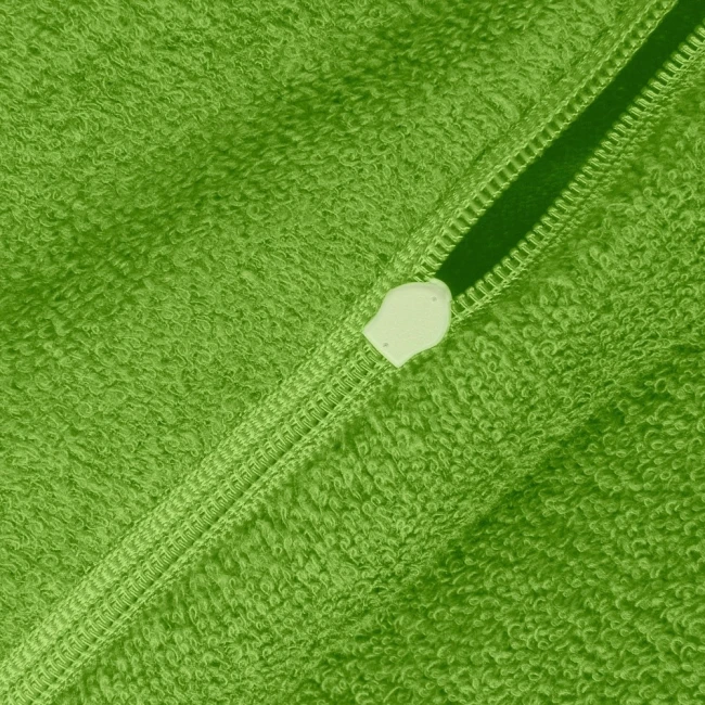 Poszewka frotte 40x80 w kolorze zielonym z teksturą w formie kaktusa. Zamek błyskawiczny z białym uchwytem, widoczny z boku. Produkt leży na jednolitym tle, eksponując miękkość materiału i detale zamknięcia.
