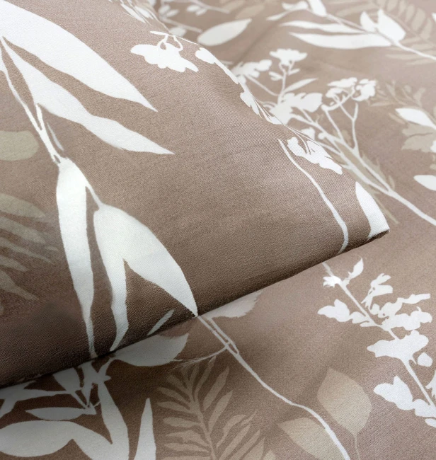 Pościel satyna bawełniana 160x200 Misty beżowa w białe kwiaty i liście, Satynlove