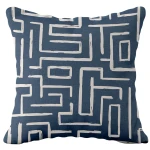 Poszewka dekoracyjna 43x43 niebieska, w kremowe ornament