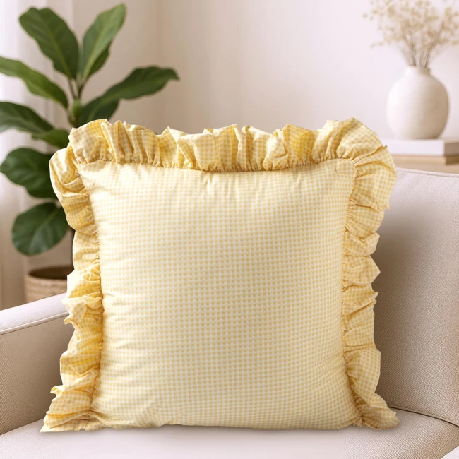  Żółta dekoracyjna poszewka na poduszkę 45x45 cm z delikatną falbanką i w kropki 